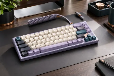 Clavier mécanique YINDIAO T8 de 68 touches, coloris contrasté lavande et câble USB-C spiralé