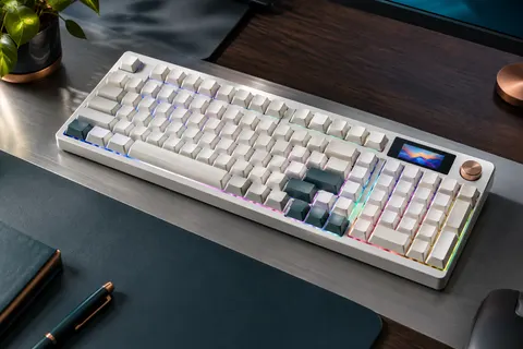 Clavier mécanique blanc au format 96 % avec pavé numérique, écran couleur personnalisable et éclairage RGB