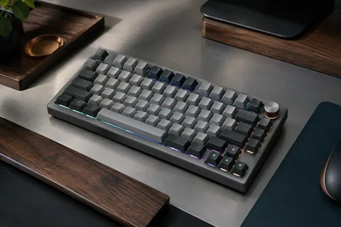 Clavier mécanique YUNZII B75 Pro gris au format 75 %, avec molette multifonction et rétroéclairage RGB.